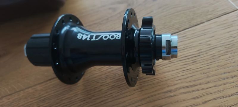 Bontrager boost 148 zadni naboj