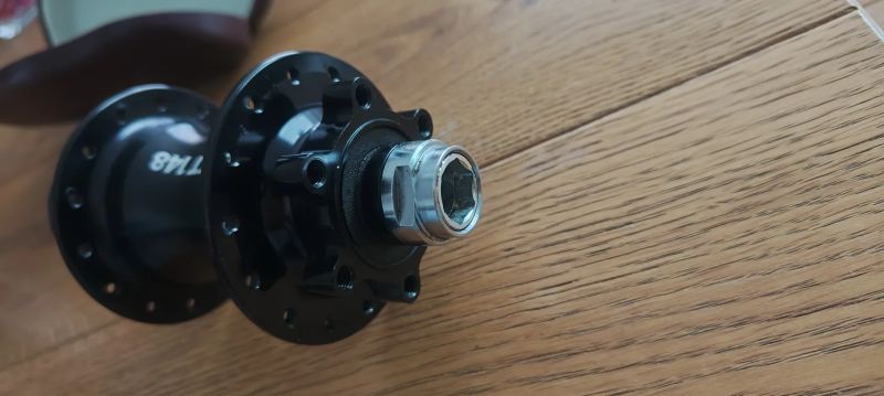 Bontrager boost 148 zadni naboj