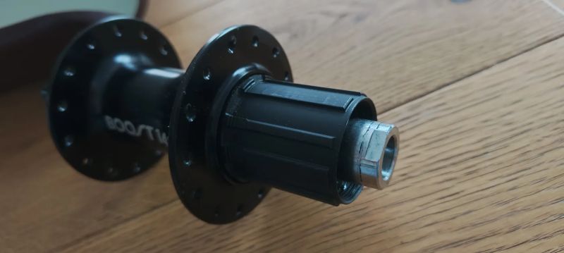 Bontrager boost 148 zadni naboj