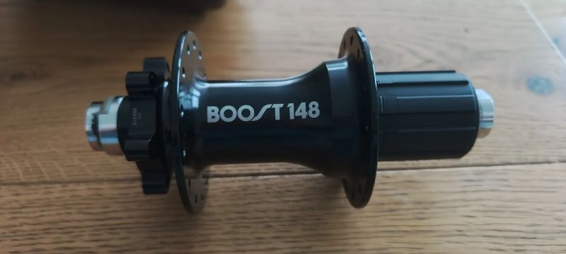 Bontrager boost 148 zadni naboj