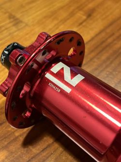 Novatec 12x157mm (12x150mm) 32 děr - XDH42SB