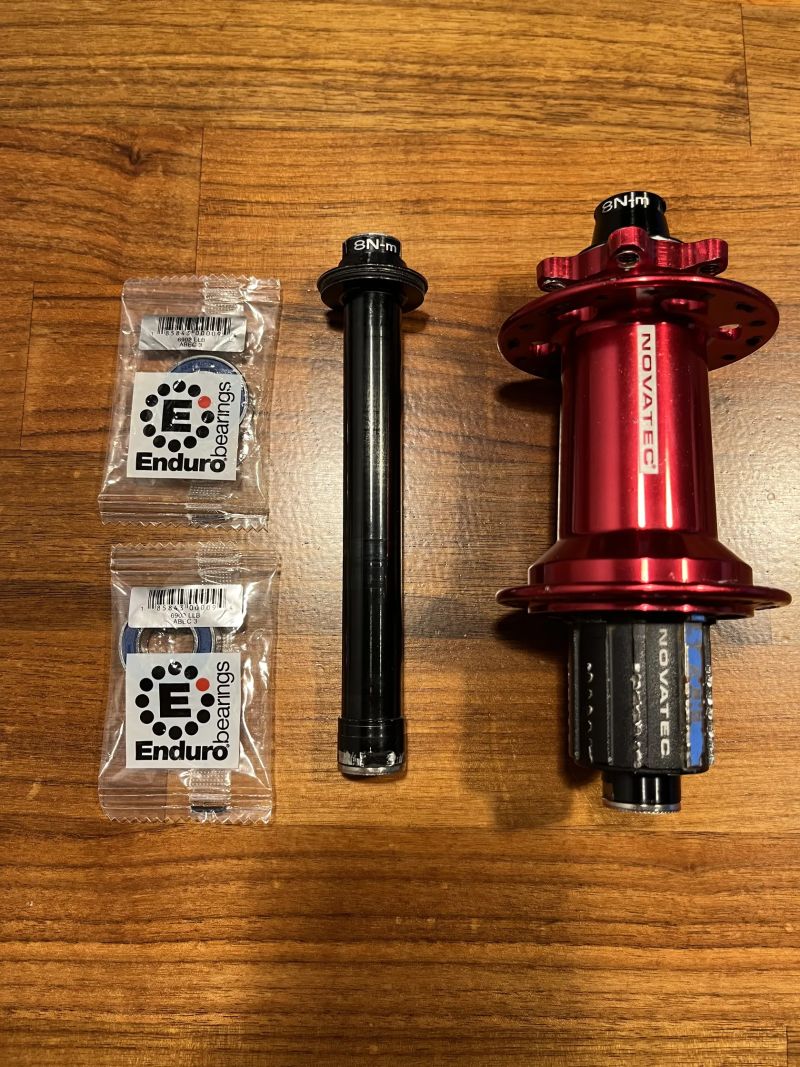 Novatec 12x157mm (12x150mm) 32 děr - XDH42SB