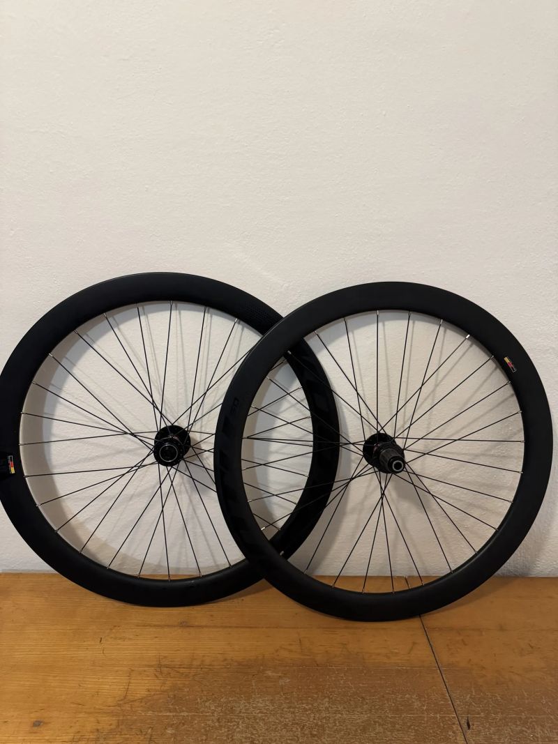 Silniční zapletená karbonová kola