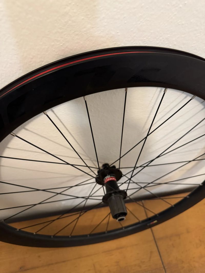 Silniční zapletená karbonová kola