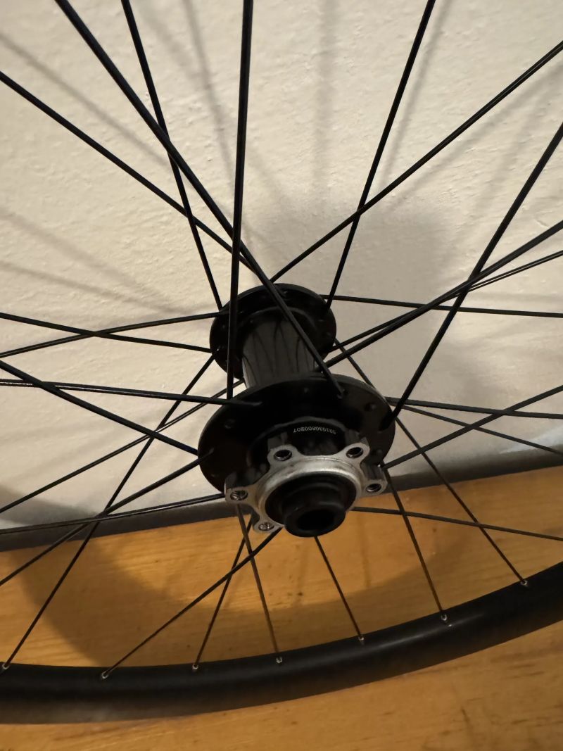 Silniční zapletená karbonová kola