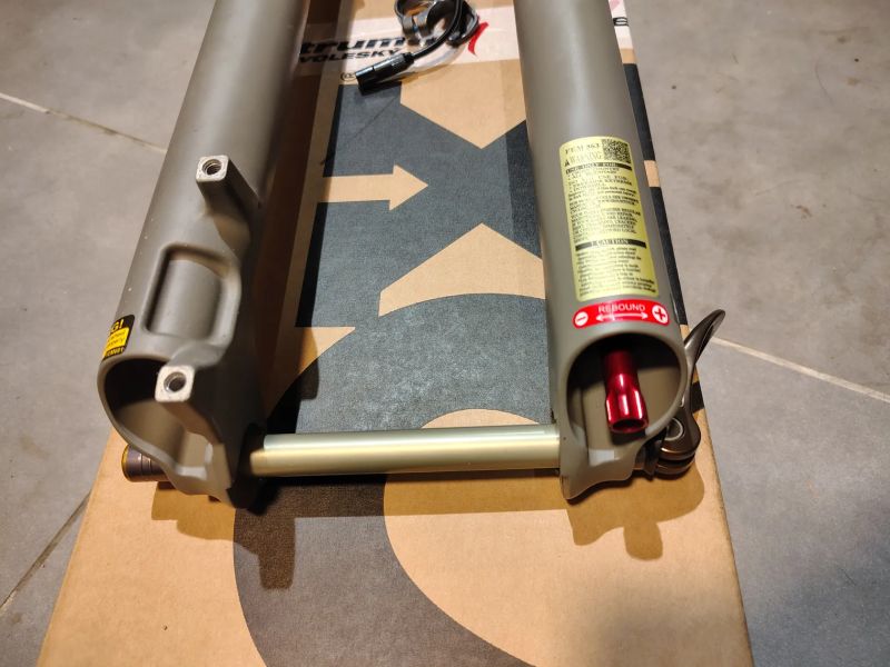 SR Suntour Axon 34 elite