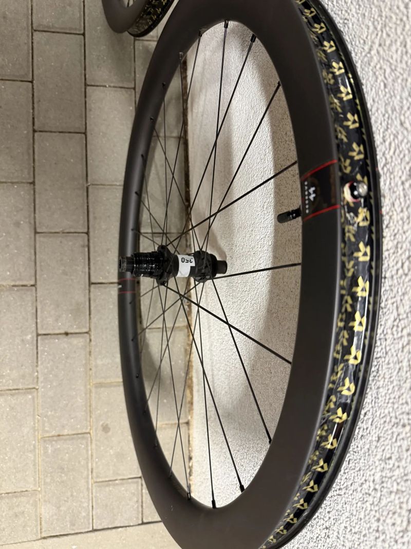 Prodám Carbon Gravel kola