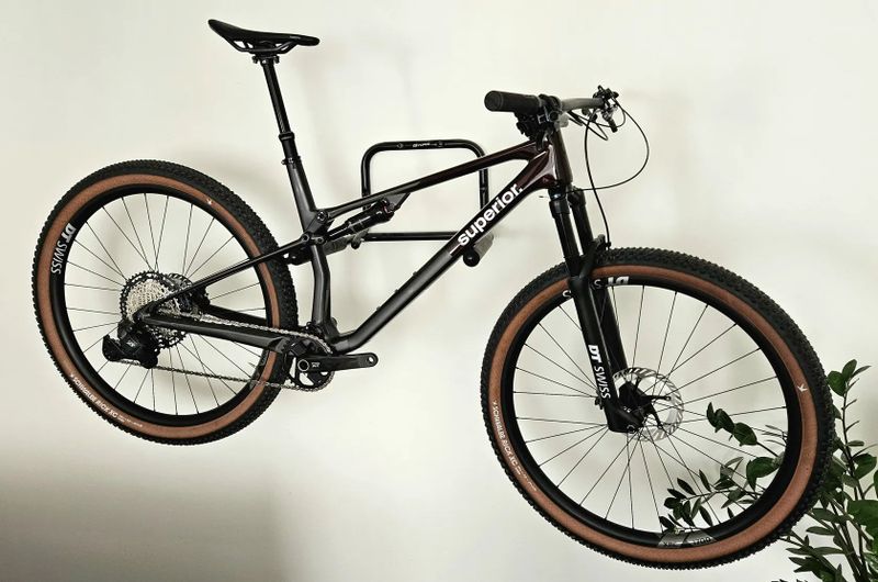 Superior XF 9.6 Team (L) Nové, záruka 11/2027. XT pedály v ceně. TOP krásné kolo.