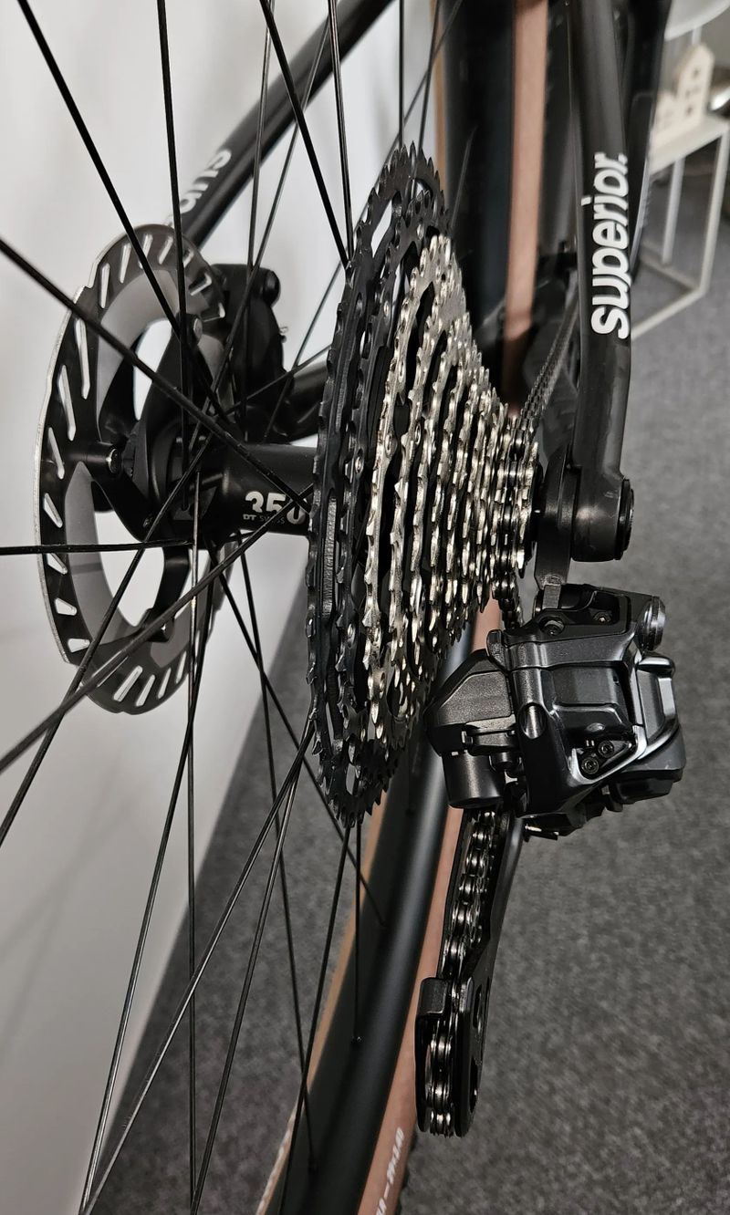 Superior XF 9.6 Team (L) Nové, záruka 11/2027. XT pedály v ceně. TOP krásné kolo.