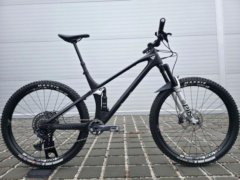 Horské kolo YT IZZO Uncaged 4 Blaze Carbon 2021 29″ velikost XL