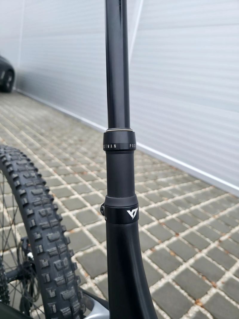 Horské kolo YT IZZO Uncaged 4 Blaze Carbon 2021 29″ velikost XL