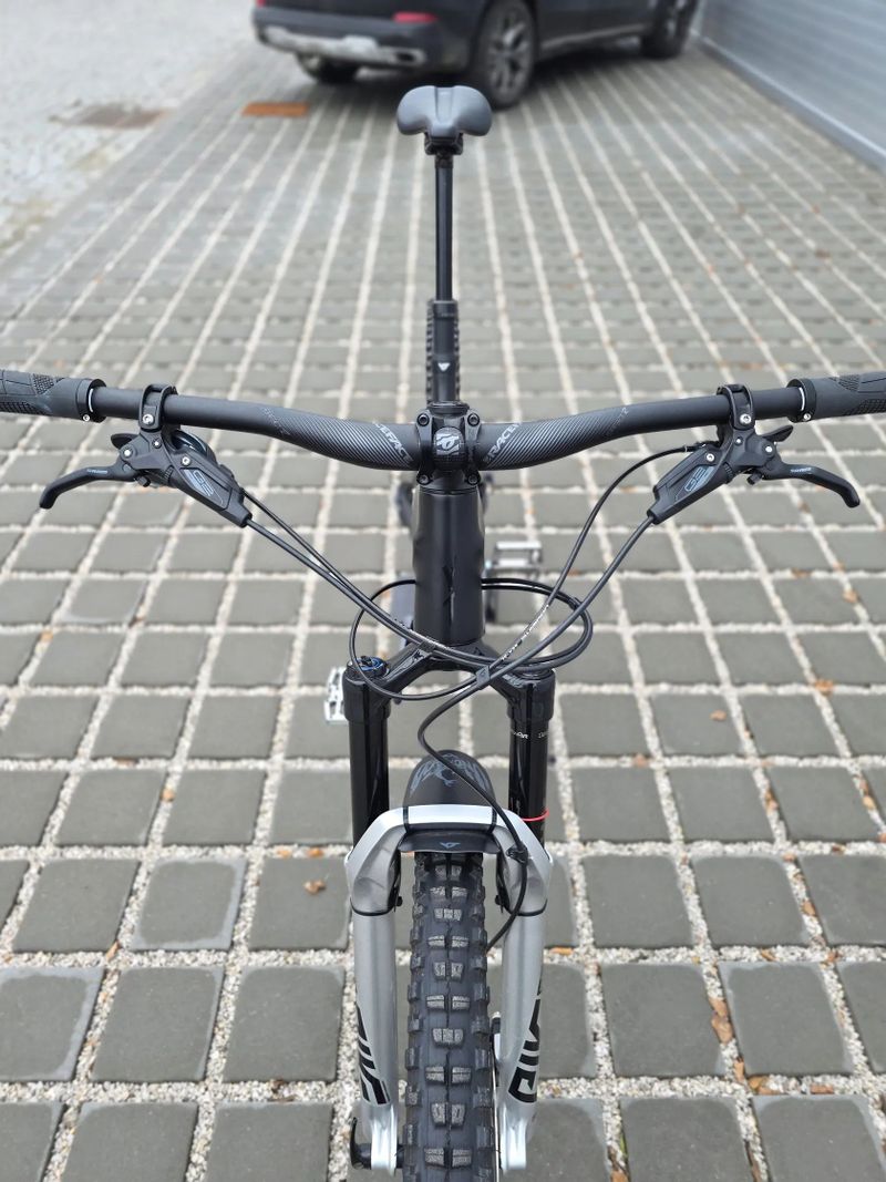 Horské kolo YT IZZO Uncaged 4 Blaze Carbon 2021 29″ velikost XL