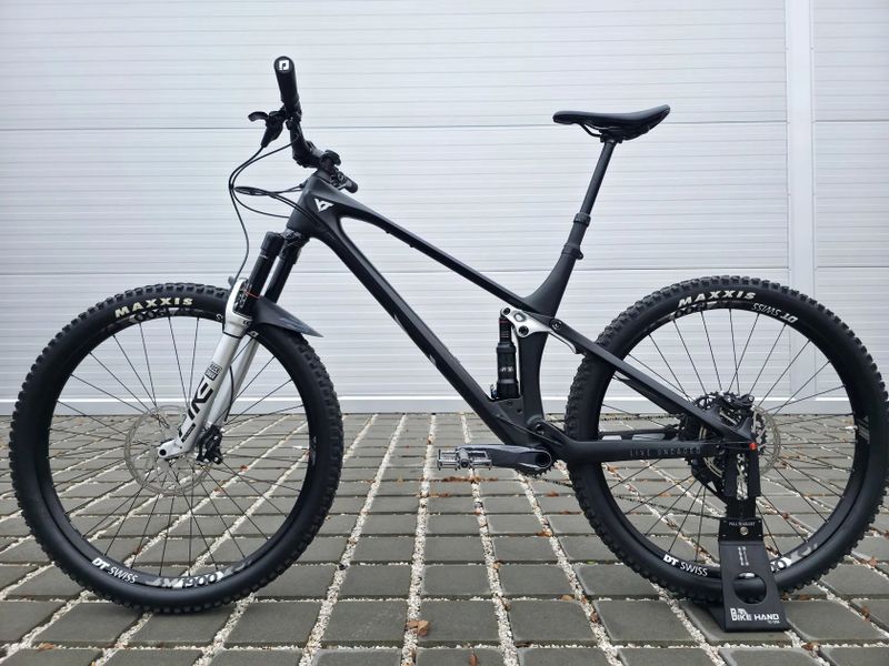 Horské kolo YT IZZO Uncaged 4 Blaze Carbon 2021 29″ velikost XL