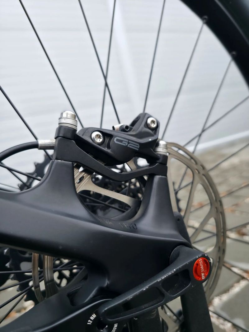 Horské kolo YT IZZO Uncaged 4 Blaze Carbon 2021 29″ velikost XL