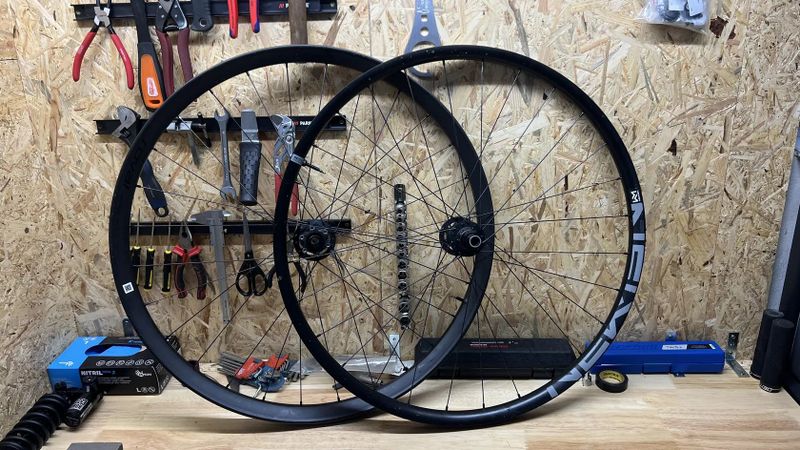 Enduro/Trail zaplety, předek karbon, zadek hlíník