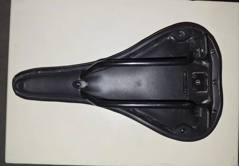 Brompton sedlo black edition 