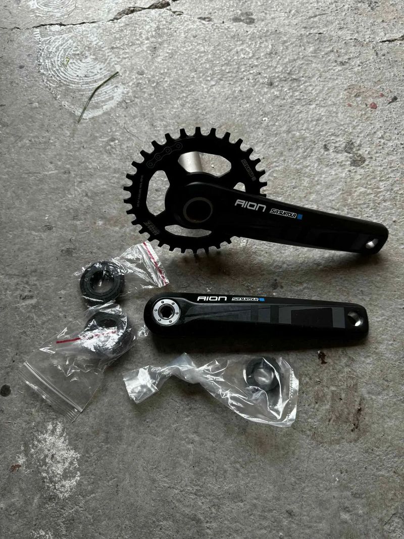 Prodám nové kliky SR Suntour Aion 32z. 175 mm + ložiska Press fit.