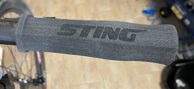 10 ks MTB madla gripy Sting ST-907 pěnová - nové - černá - originálně zabalené 60kč/ks