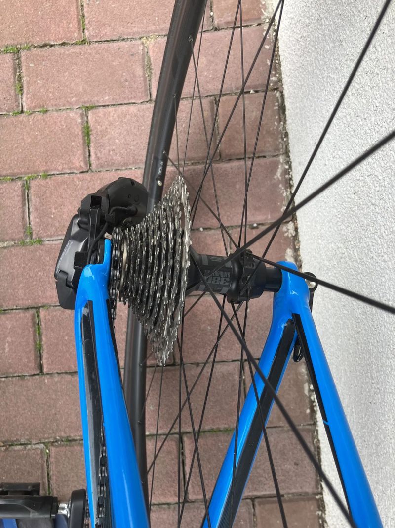 Cube Agree Carbon, 56 cm, Ultegra DI2 12 speed včetně pedálů, DT Swiss 350 FFWD carbon galusky