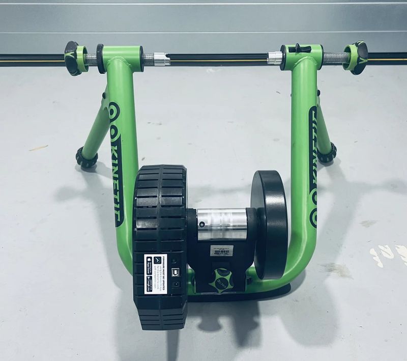 Trenažer Kinetic Smart Control T-6100