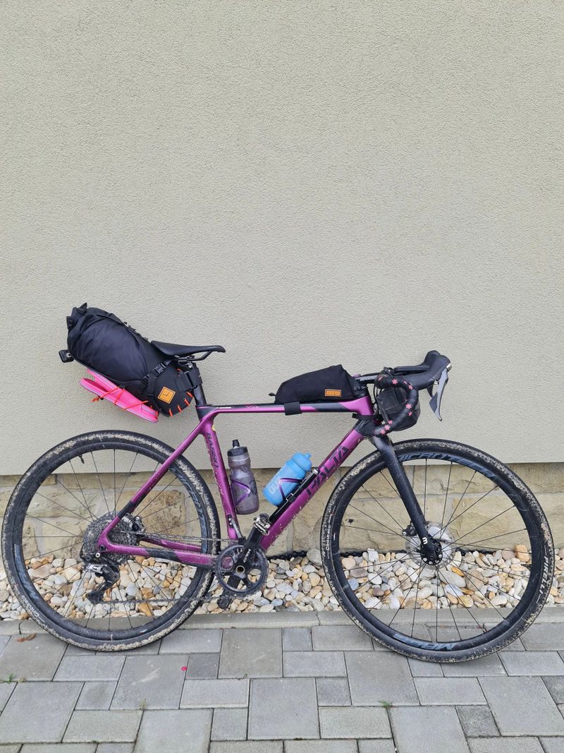 Sada brašen Restrap - brašna na sedlovku a na horní rámovou trubku