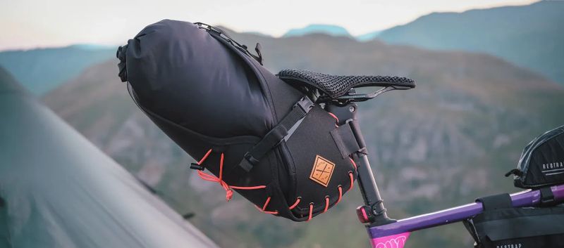 Sada brašen Restrap - brašna na sedlovku a na horní rámovou trubku