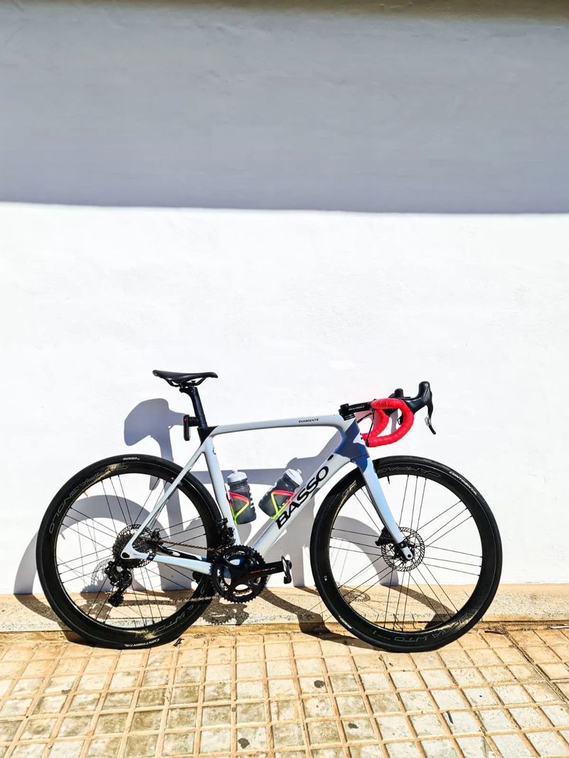 Silniční kolo Basso Diamante na Campagnolo Super Record EPS 12 speed a kolech Bora WTO 45 mm