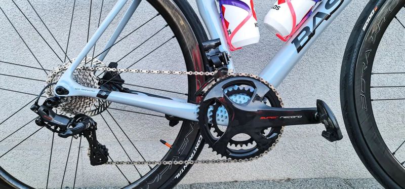 Silniční kolo Basso Diamante na Campagnolo Super Record EPS 12 speed a kolech Bora WTO 45 mm