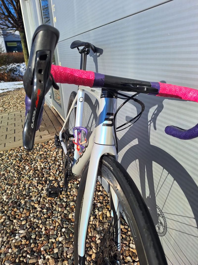 Silniční kolo Basso Diamante na Campagnolo Super Record EPS 12 speed a kolech Bora WTO 45 mm