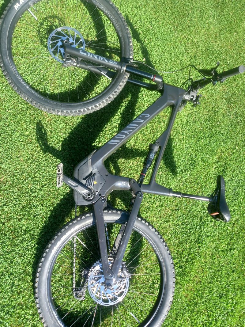 Canyon SPECTRAL ON CF 7 CARBON 900WH