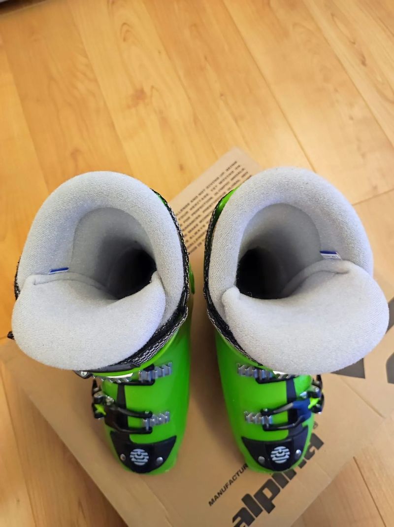 Juniorské lyžáky Alpina J4