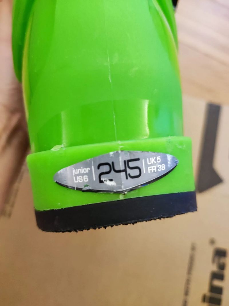 Juniorské lyžáky Alpina J4