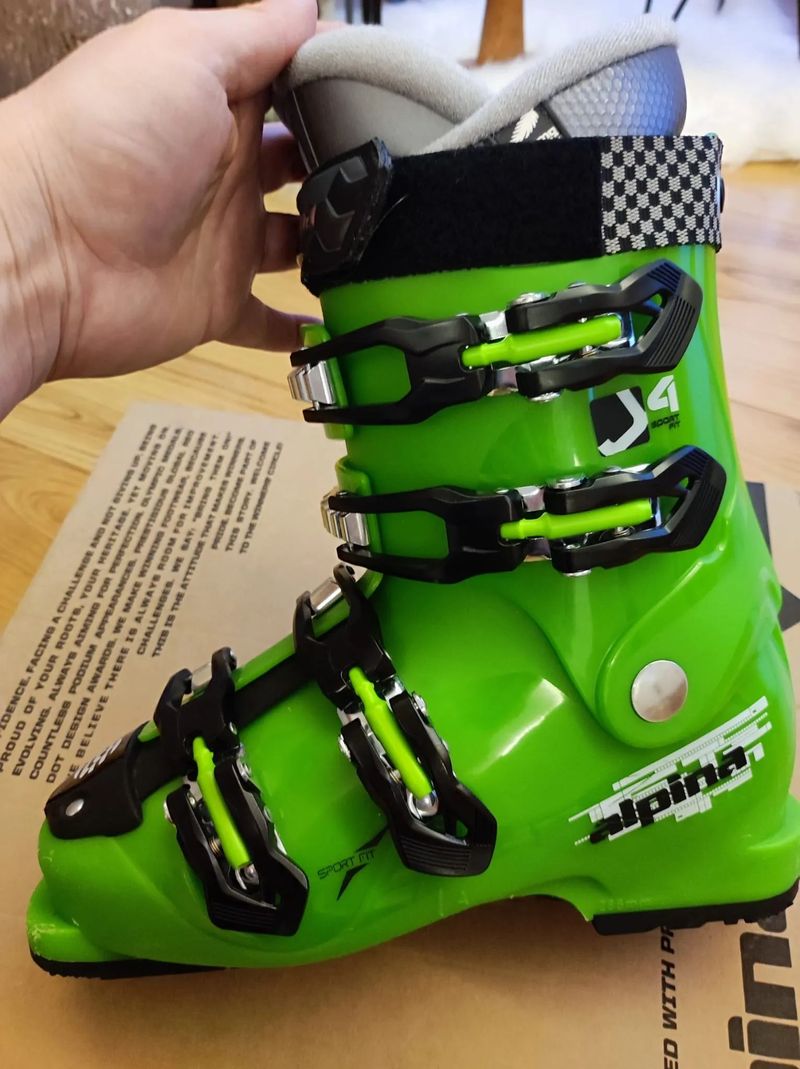 Juniorské lyžáky Alpina J4