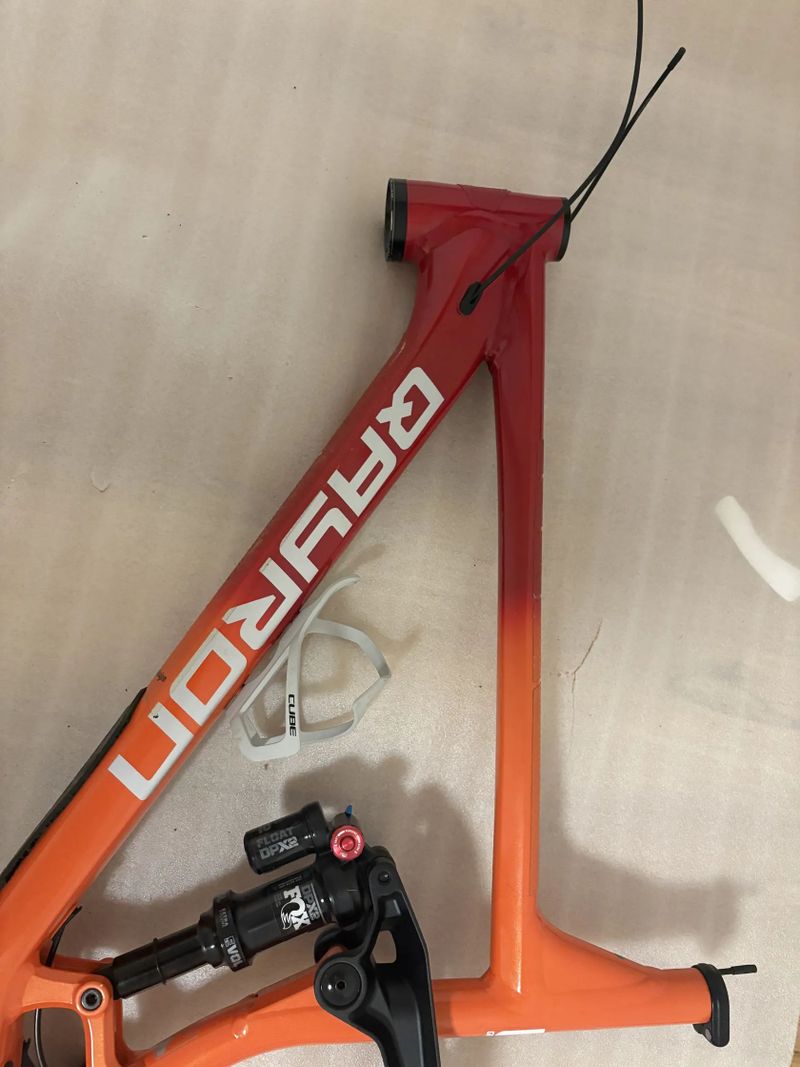  Qayron Carma (XL / spíše L) - rámová sada + příslušenství