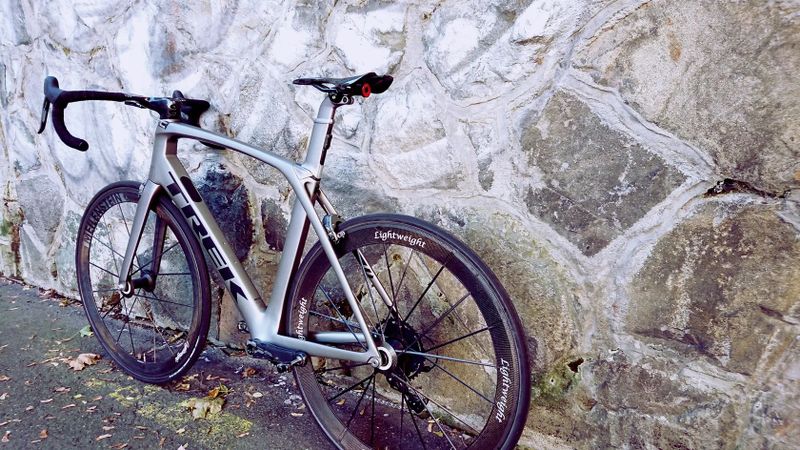 Trek Madone Aero 1x13 - 6,8 kg Špičkový aero speciál bez kompromisů