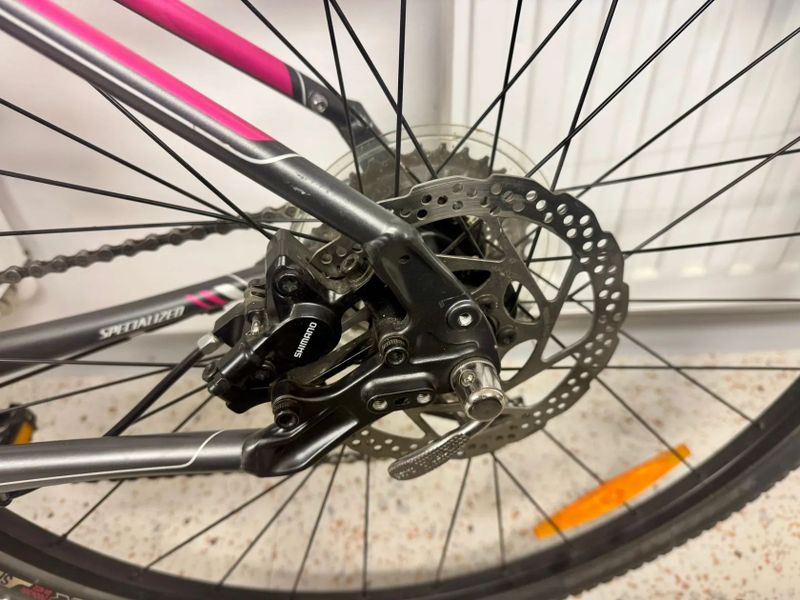 dámské trekingové kolo Specialized Ariel růžovo-černé téměř neježděné