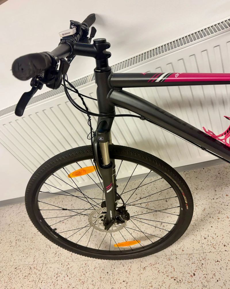 dámské trekingové kolo Specialized Ariel růžovo-černé téměř neježděné