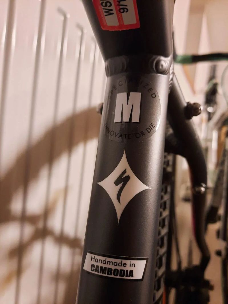 dámské trekingové kolo Specialized Ariel růžovo-černé téměř neježděné