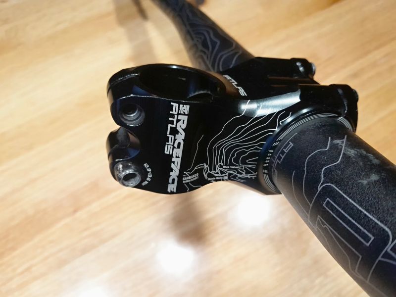 Race Face Atlas - řidítka + představec + gripy