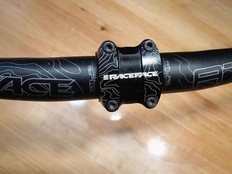 Race Face Atlas - řidítka + představec + gripy