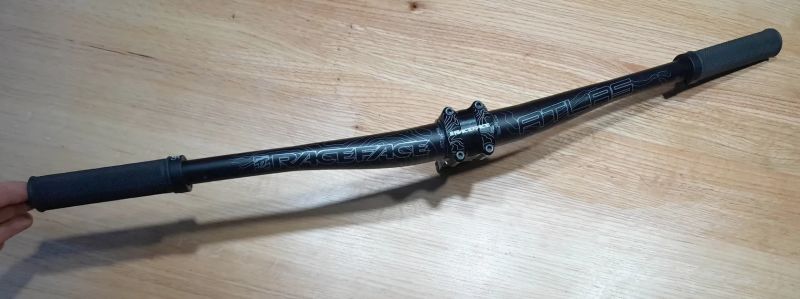 Race Face Atlas - řidítka + představec + gripy