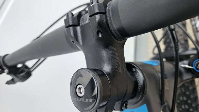 Pivot Cycles MACH 4 SL (velikost M)