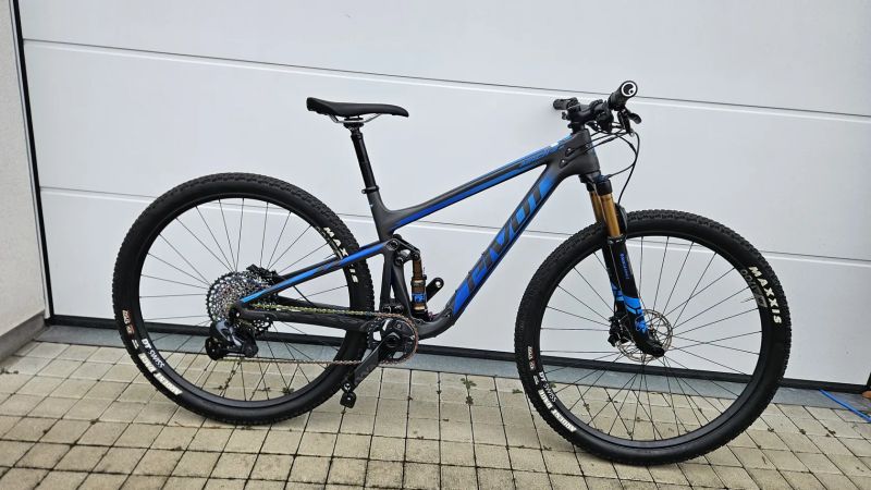 Pivot Cycles MACH 4 SL (velikost M)