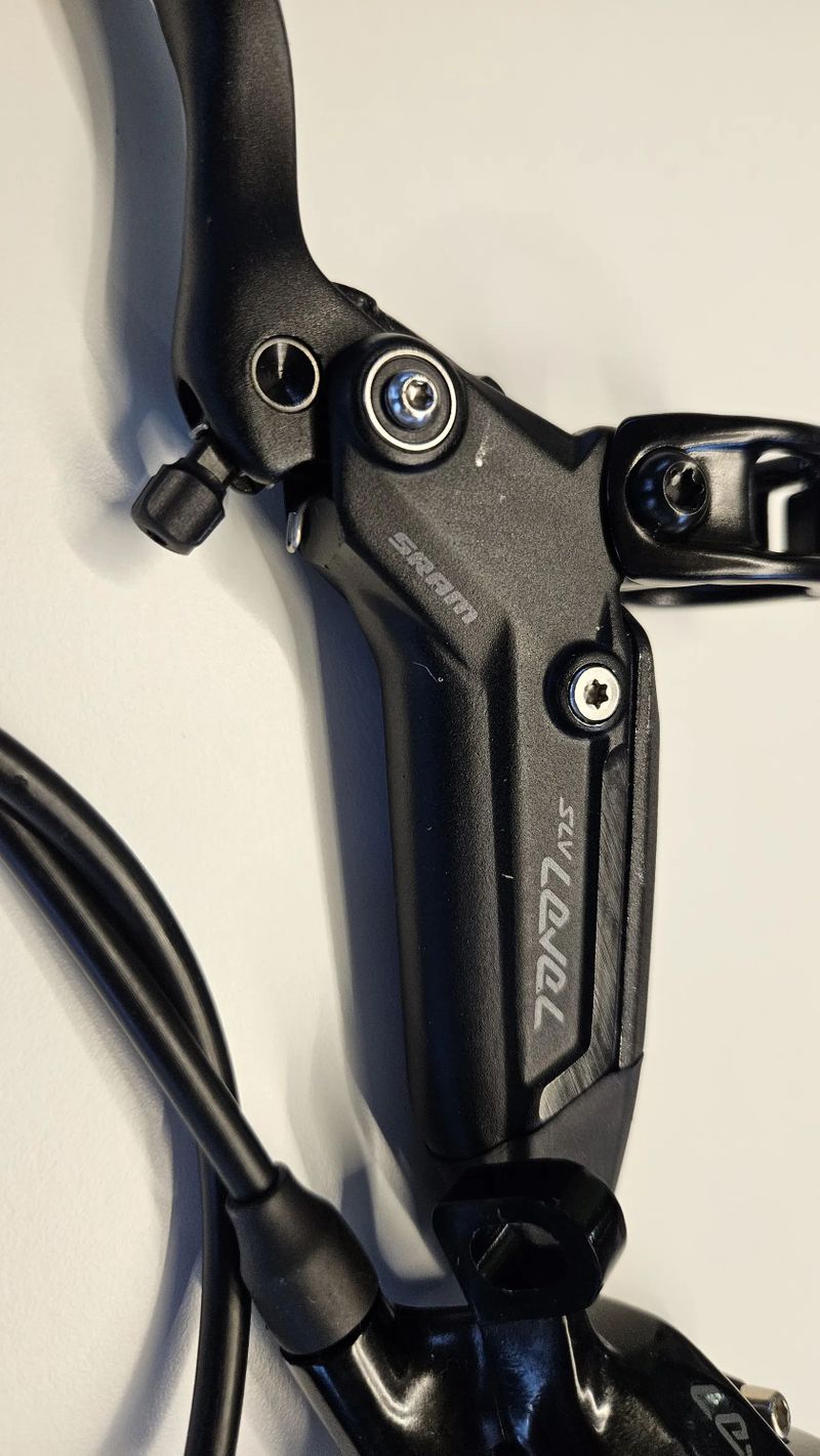 Díky FOX, SRAM, ROCK SHOX, SIGEYI, DT SWISS