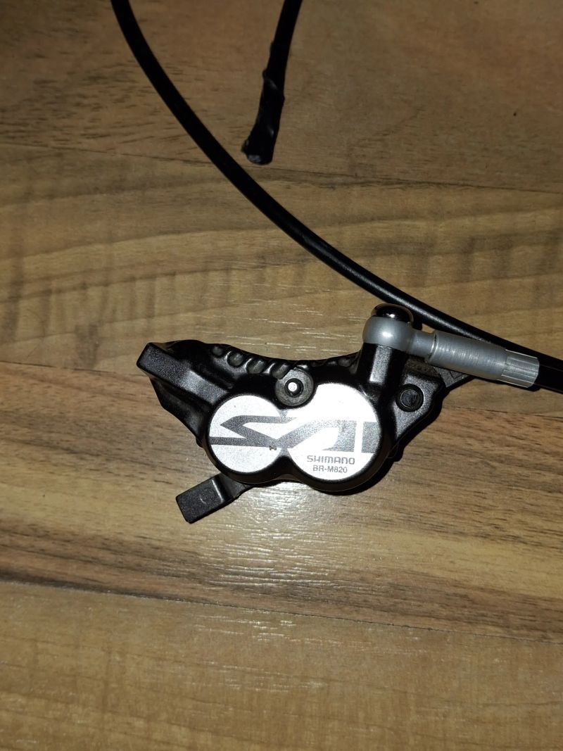 Zadní hydraulická brzda Shimano Saint BR-M820 - 4. pístky