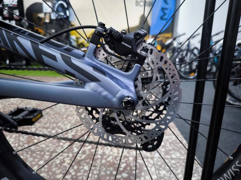 !!!NOVÝ!!! celoodpružený NS Bikes Nerd Mini 27,5" - stavba, pro juniory 140-155cm, zdvih 140mm