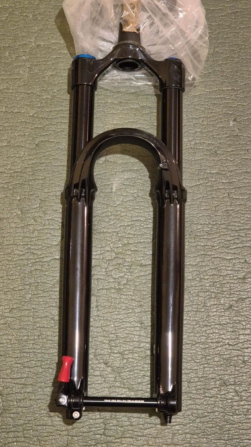 Fox 36 Performance Elite – 29", zdvih 160 mm, offset 44 mm, Boost 15×110 mm, patrona GRIP2