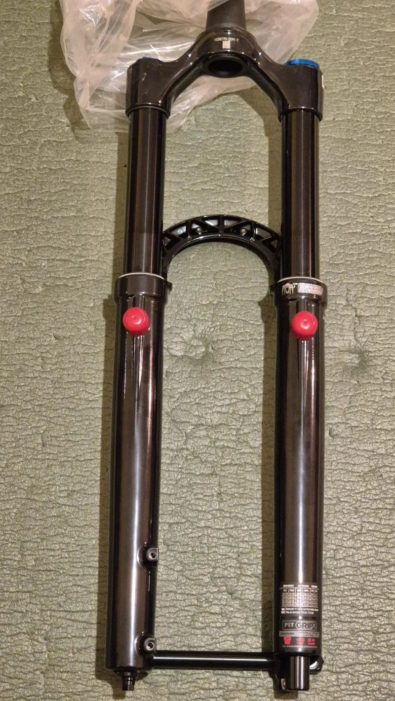 Fox 36 Performance Elite – 29", zdvih 160 mm, offset 44 mm, Boost 15×110 mm, patrona GRIP2