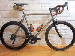Titanový VAN NICOLAS YUKON na Shimano ULTEGRA, 58 cm. zánovní. PC 150.000+