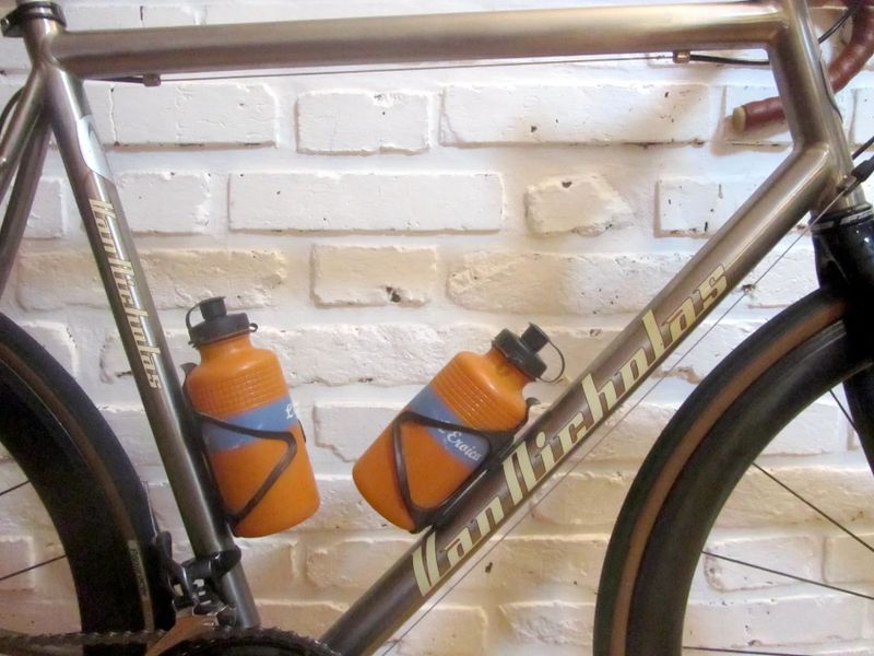 Titanový VAN NICOLAS YUKON na Shimano ULTEGRA, 58 cm. zánovní. PC 150.000+